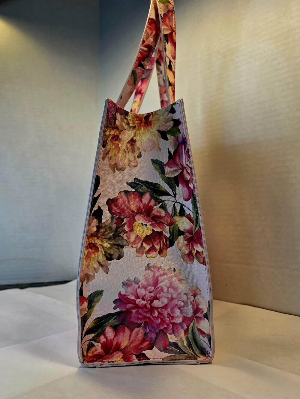 Gorgeous Floral Tote In Pinks And Green By Ted Baker NWT - Picture 3 of 9